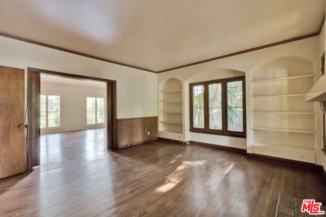 285 South Muirfield Road Los Angeles, CA 90004 - Photo 11 of 43