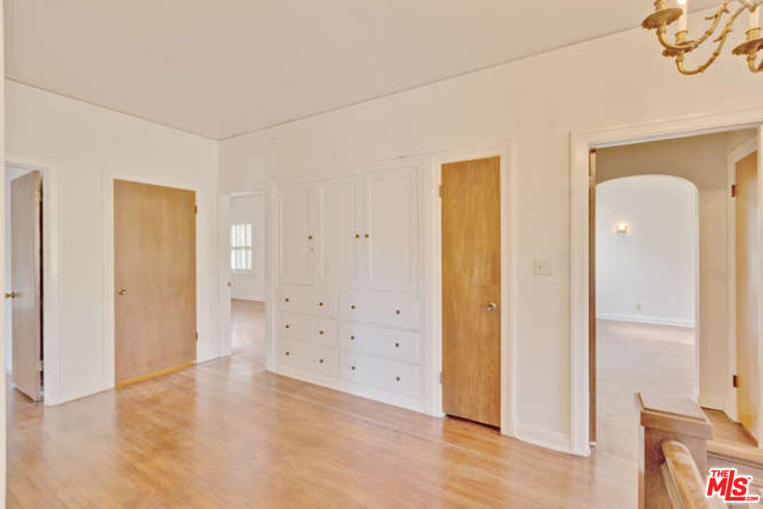 285 South Muirfield Road Los Angeles, CA 90004 - Photo 15 of 43