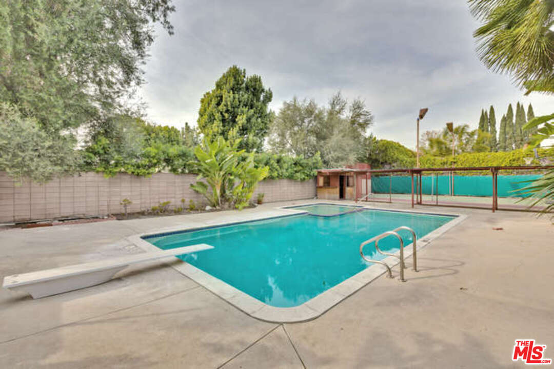 285 South Muirfield Road Los Angeles, CA 90004 - Photo 16 of 43