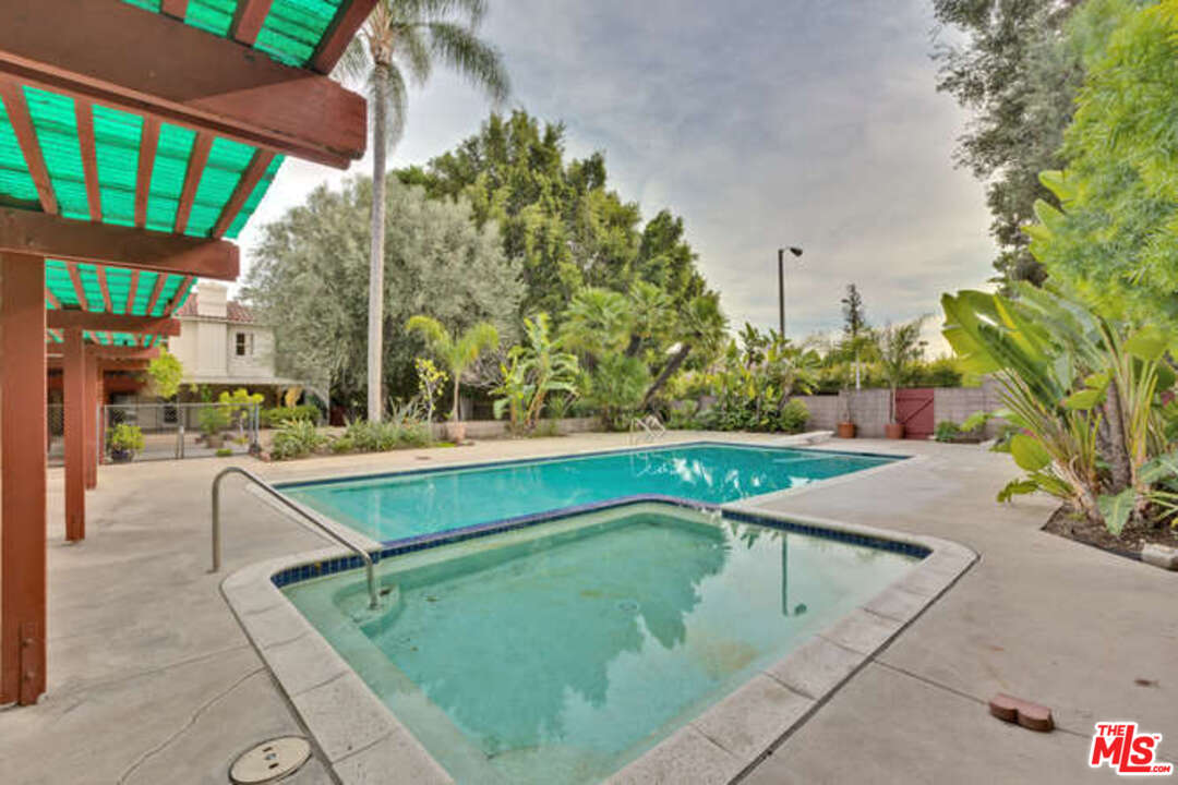 285 South Muirfield Road Los Angeles, CA 90004 - Photo 17 of 43