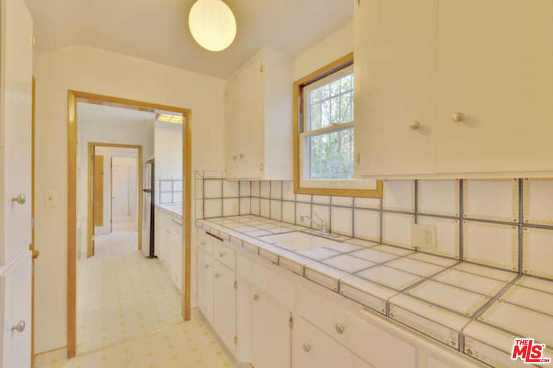 285 South Muirfield Road Los Angeles, CA 90004 - Photo 20 of 43