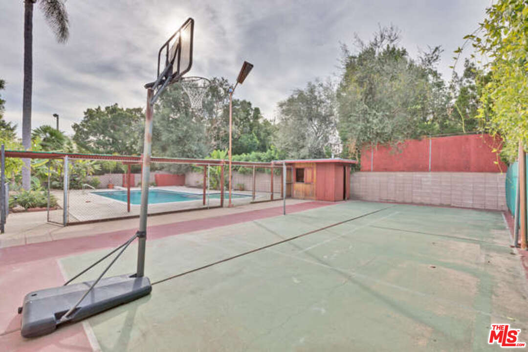 285 South Muirfield Road Los Angeles, CA 90004 - Photo 26 of 43