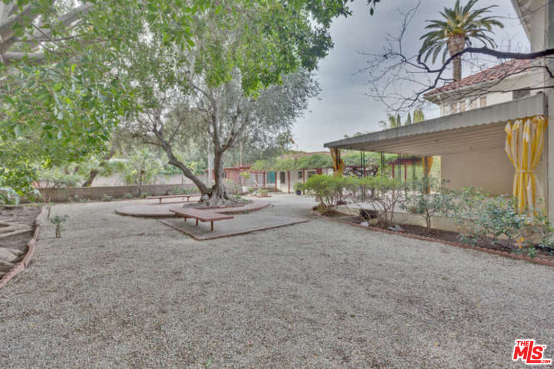 285 South Muirfield Road Los Angeles, CA 90004 - Photo 28 of 43