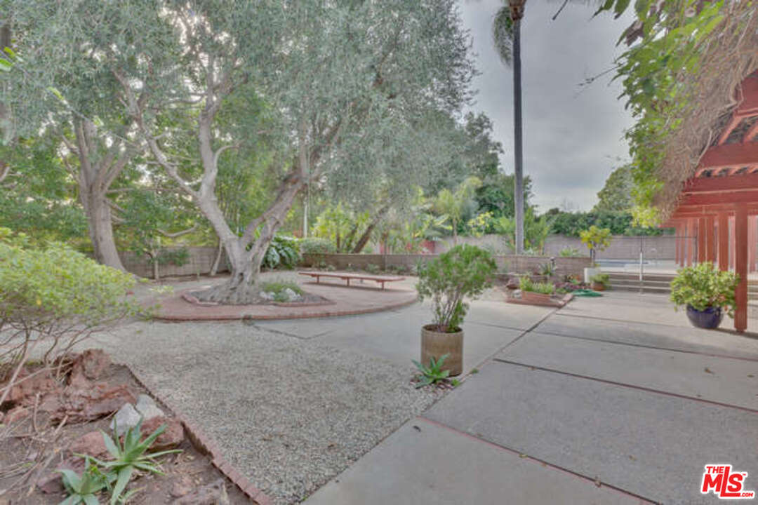 285 South Muirfield Road Los Angeles, CA 90004 - Photo 30 of 43