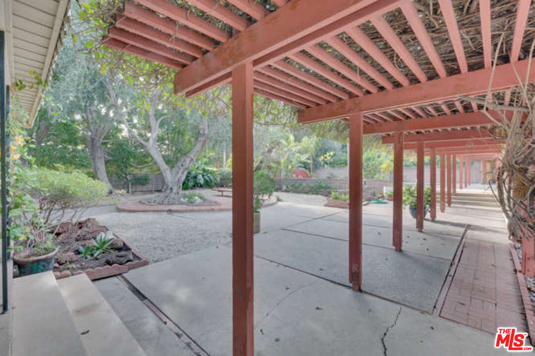 285 South Muirfield Road Los Angeles, CA 90004 - Photo 32 of 43