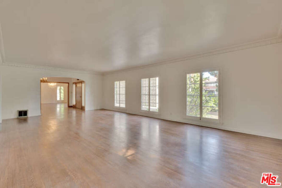 285 South Muirfield Road Los Angeles, CA 90004 - Photo 36 of 43