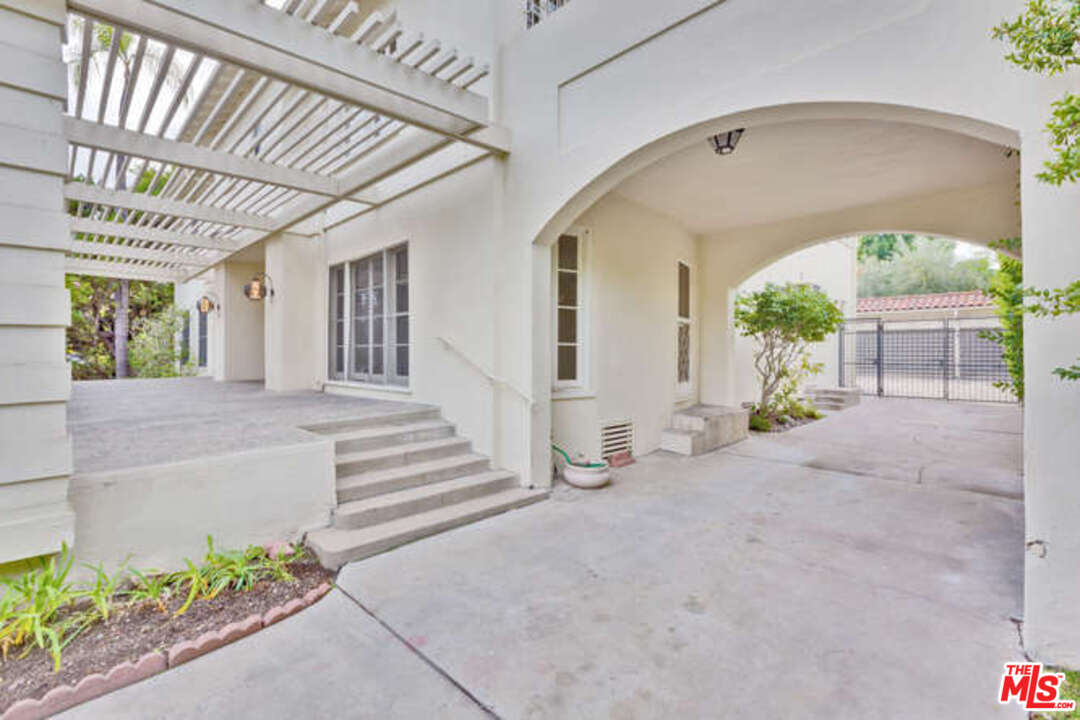 285 South Muirfield Road Los Angeles, CA 90004 - Photo 38 of 43