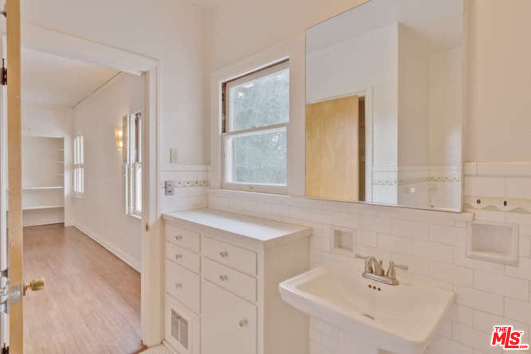 285 South Muirfield Road Los Angeles, CA 90004 - Photo 40 of 43