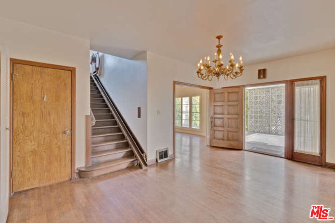 285 South Muirfield Road Los Angeles, CA 90004 - Photo 6 of 43