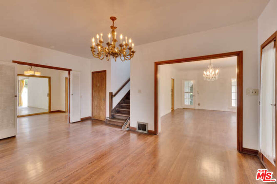 285 South Muirfield Road Los Angeles, CA 90004 - Photo 8 of 43