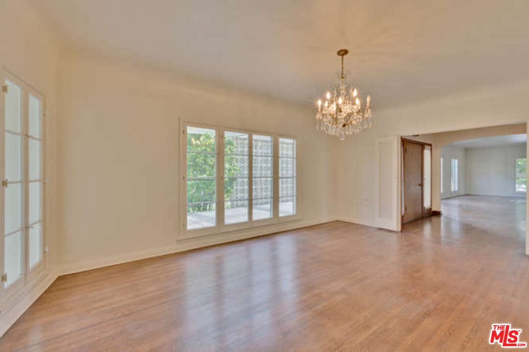 285 South Muirfield Road Los Angeles, CA 90004 - Photo 9 of 43