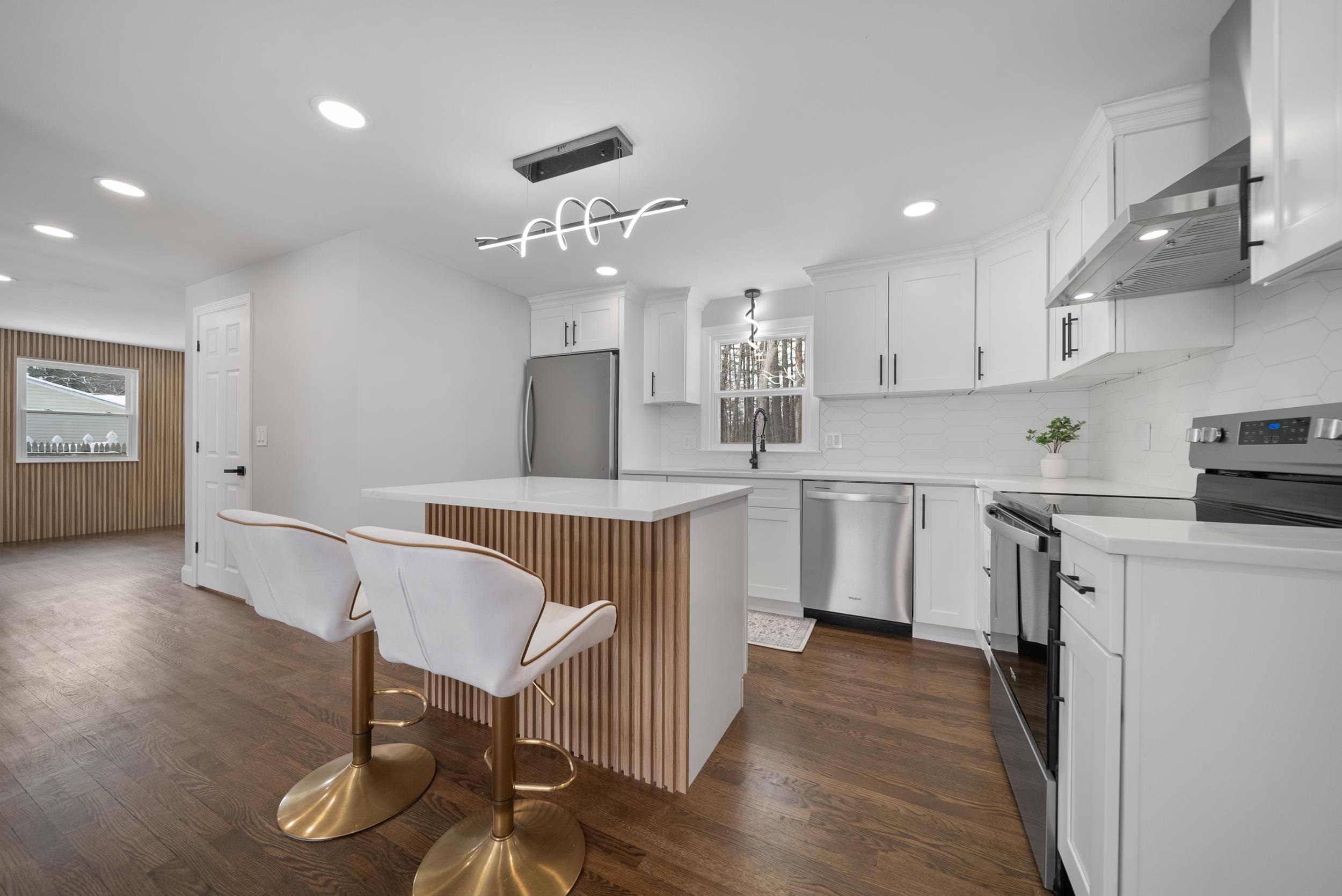 9 Edgewood Avenue Merrimack, NH 03054 - Photo 3 of 46