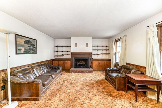 a picture of floor with white wall