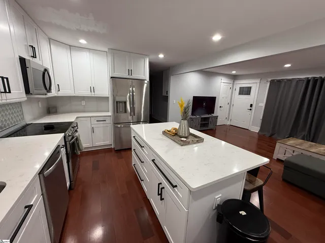 $2,800 | 113 Prancer Avenue, Greenville, SC 29605