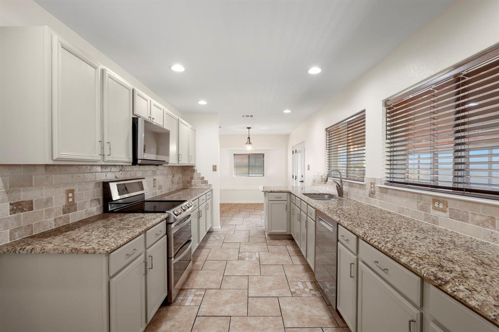 2201 Driskell Lane Corinth, TX 76210 - Photo 12 of 39