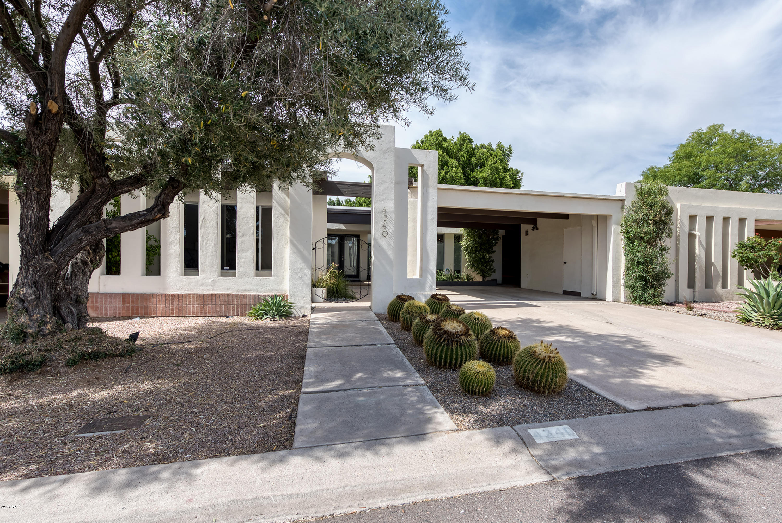 4340 East Piccadilly Road Phoenix, AZ 85018 - Photo 1 of 32 Front View