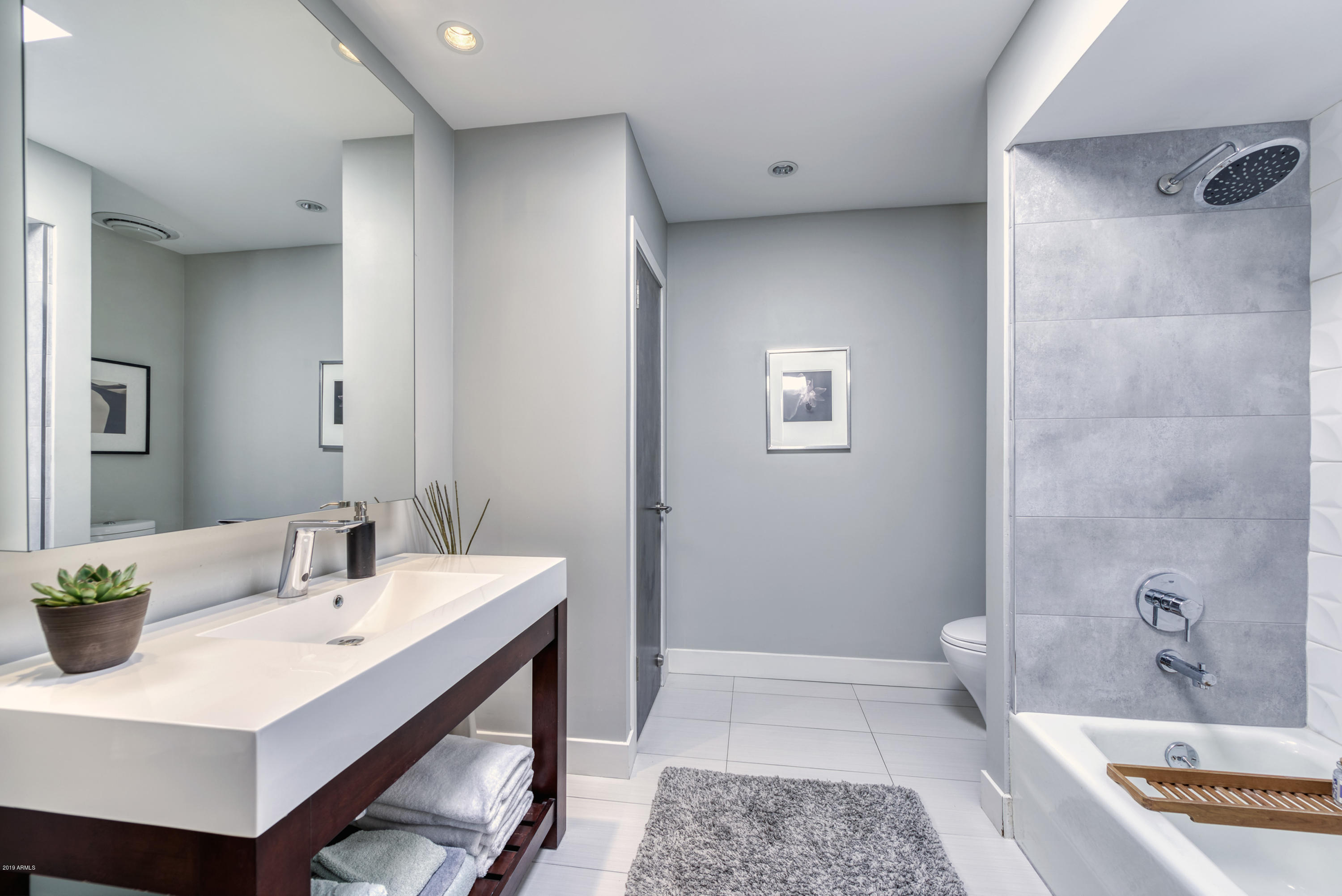 4340 East Piccadilly Road Phoenix, AZ 85018 - Photo 20 of 32 Second Bathroom