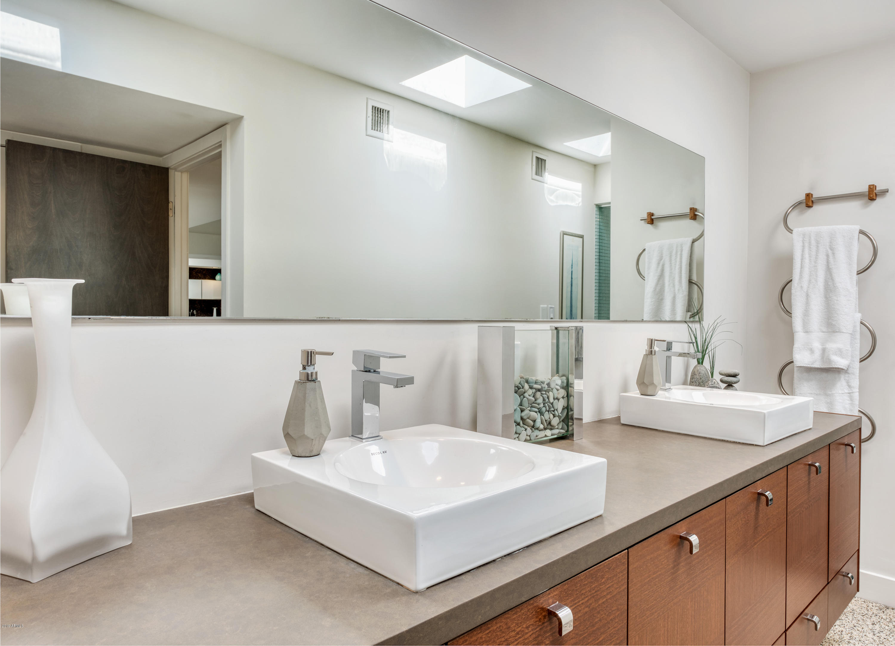 4340 East Piccadilly Road Phoenix, AZ 85018 - Photo 25 of 32 Master Bath Detail