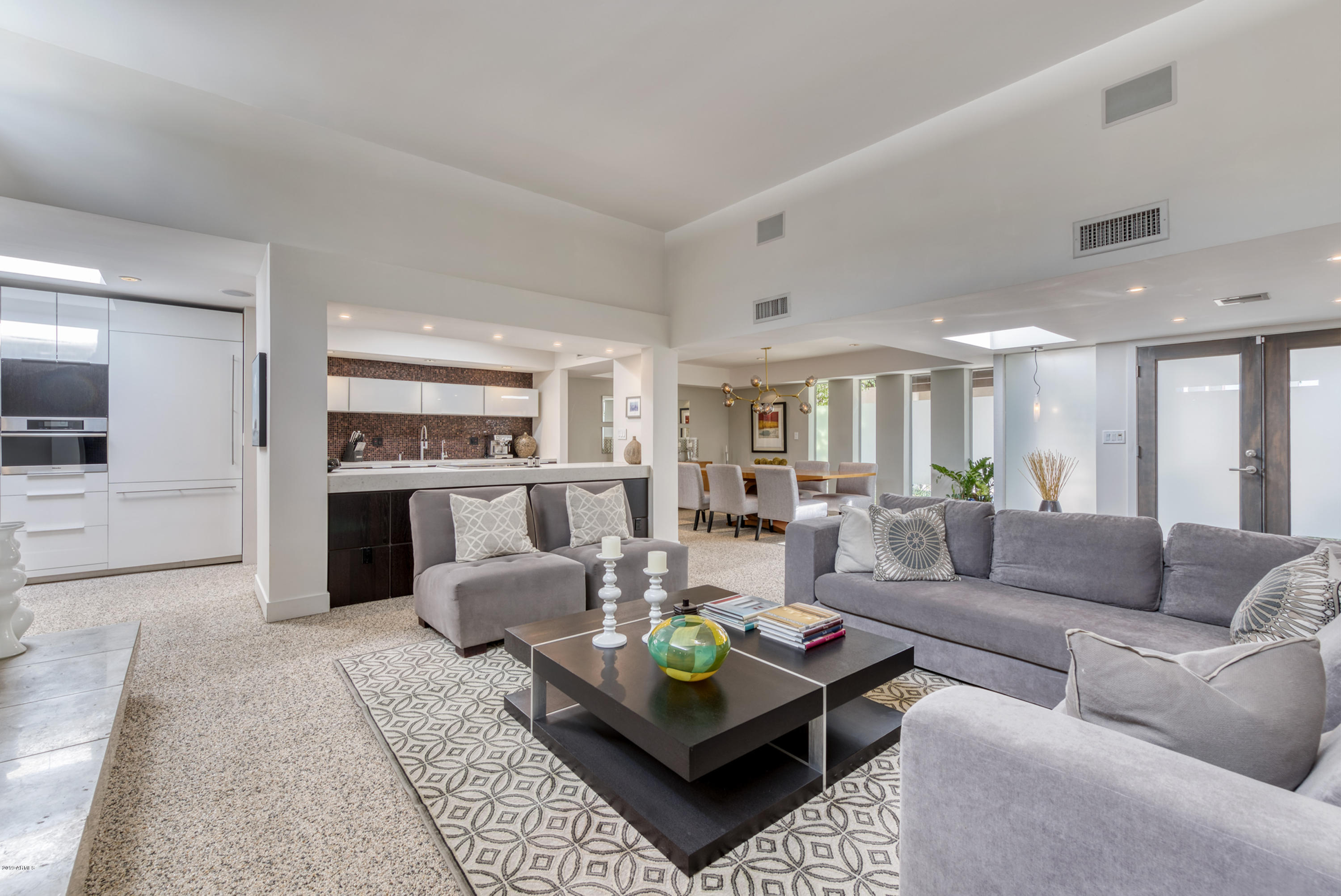4340 East Piccadilly Road Phoenix, AZ 85018 - Photo 10 of 32 Great Room