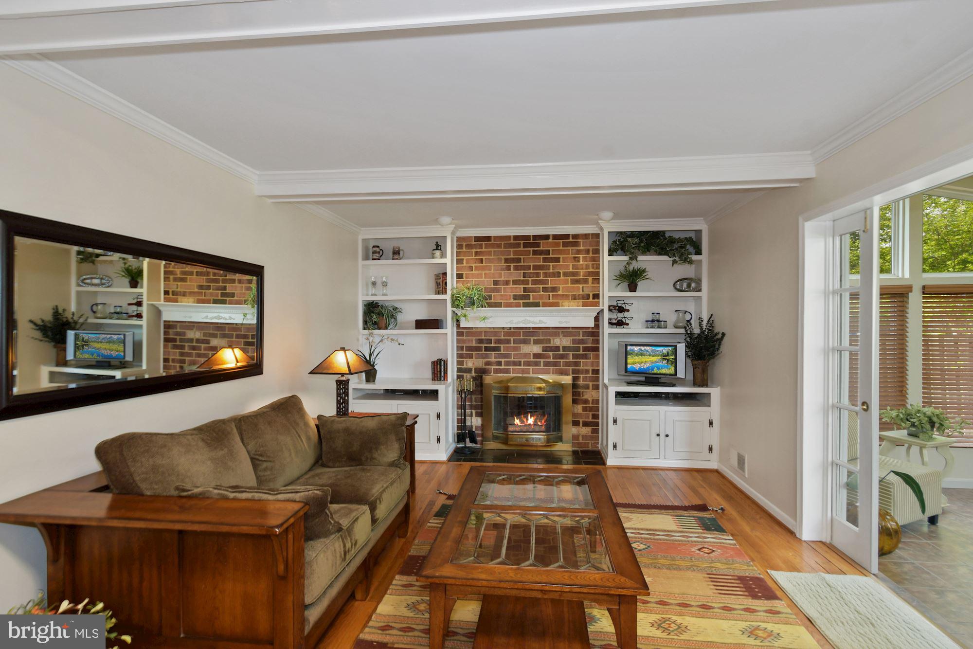 8320 Riverside Road Alexandria, VA 22308 - Photo 3 of 43 2nd lv. area - back family room open to sun room