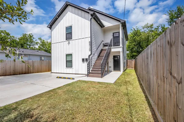 $2,000 | 8529 Dosia Street, Unit A, Houston, TX 77051