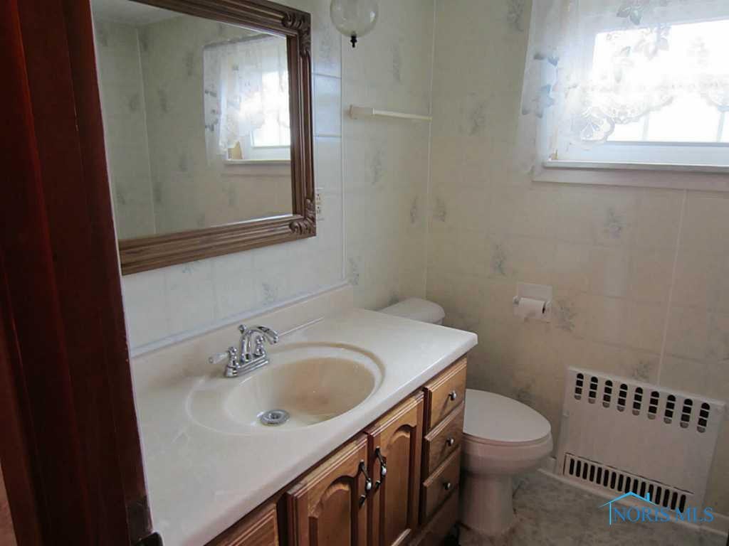 2102 Mathews Road Northwood, OH 43619 - Photo 14 of 18 Gallery Image 14