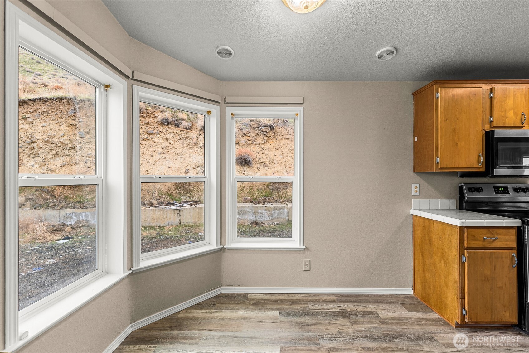3570 Pinnacle Place Wenatchee, WA 98801 - Photo 9 of 35