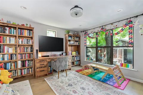 $1,800,000 | 2218 Lindell Avenue, Austin, TX 78704