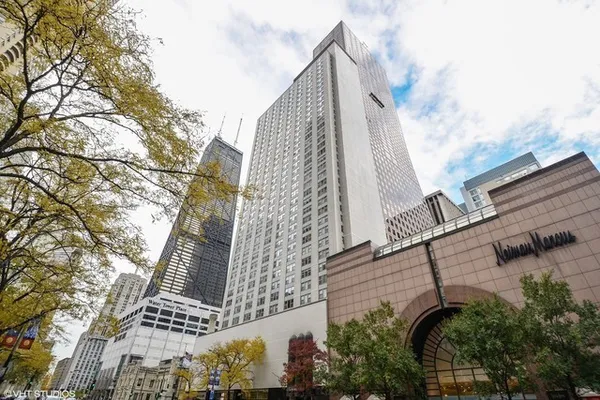 $1,900 | 777 North Michigan Avenue, Unit 2507, Chicago, IL 60611