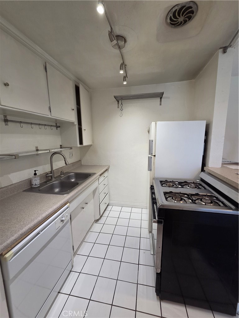4573 Main Riverside, CA 92501 - Photo 5 of 8 Gallery Image 5