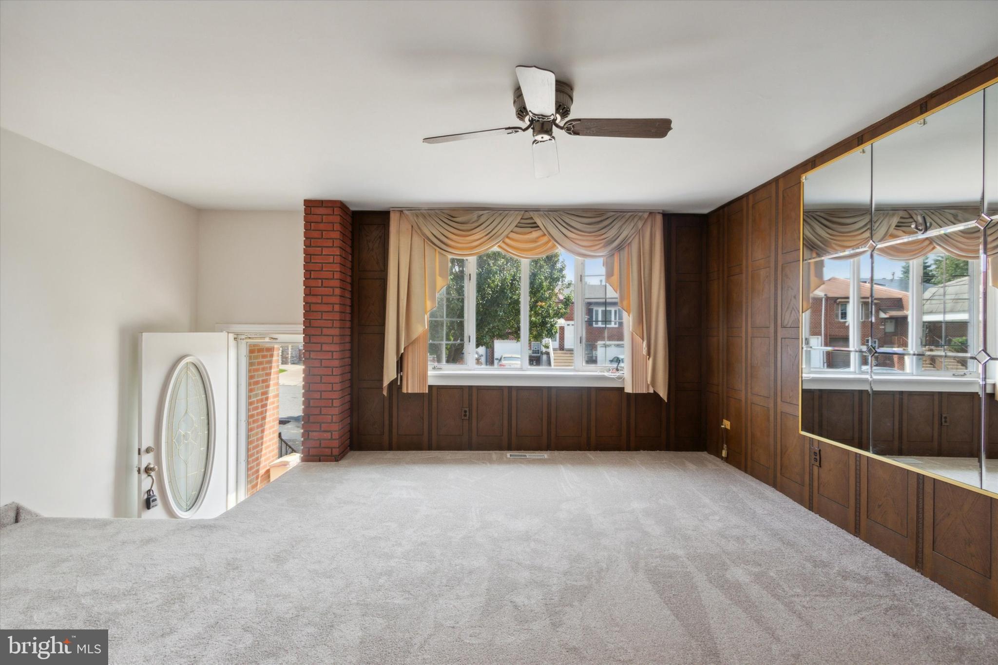 3584 Dows Road Philadelphia, PA 19154 - Photo 6 of 26 Living room and entryway