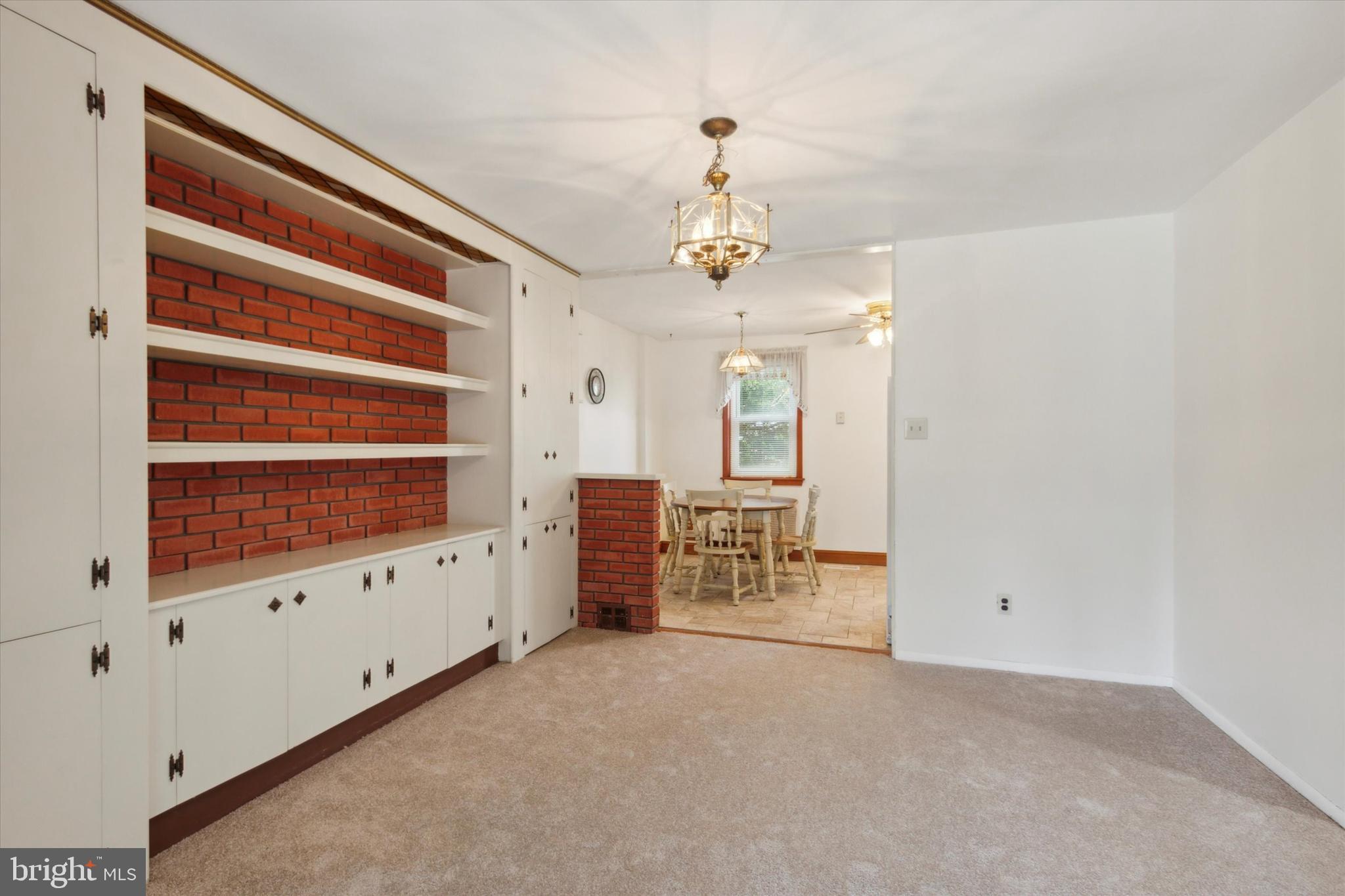 3584 Dows Road Philadelphia, PA 19154 - Photo 7 of 26 Dining Area with Built ins