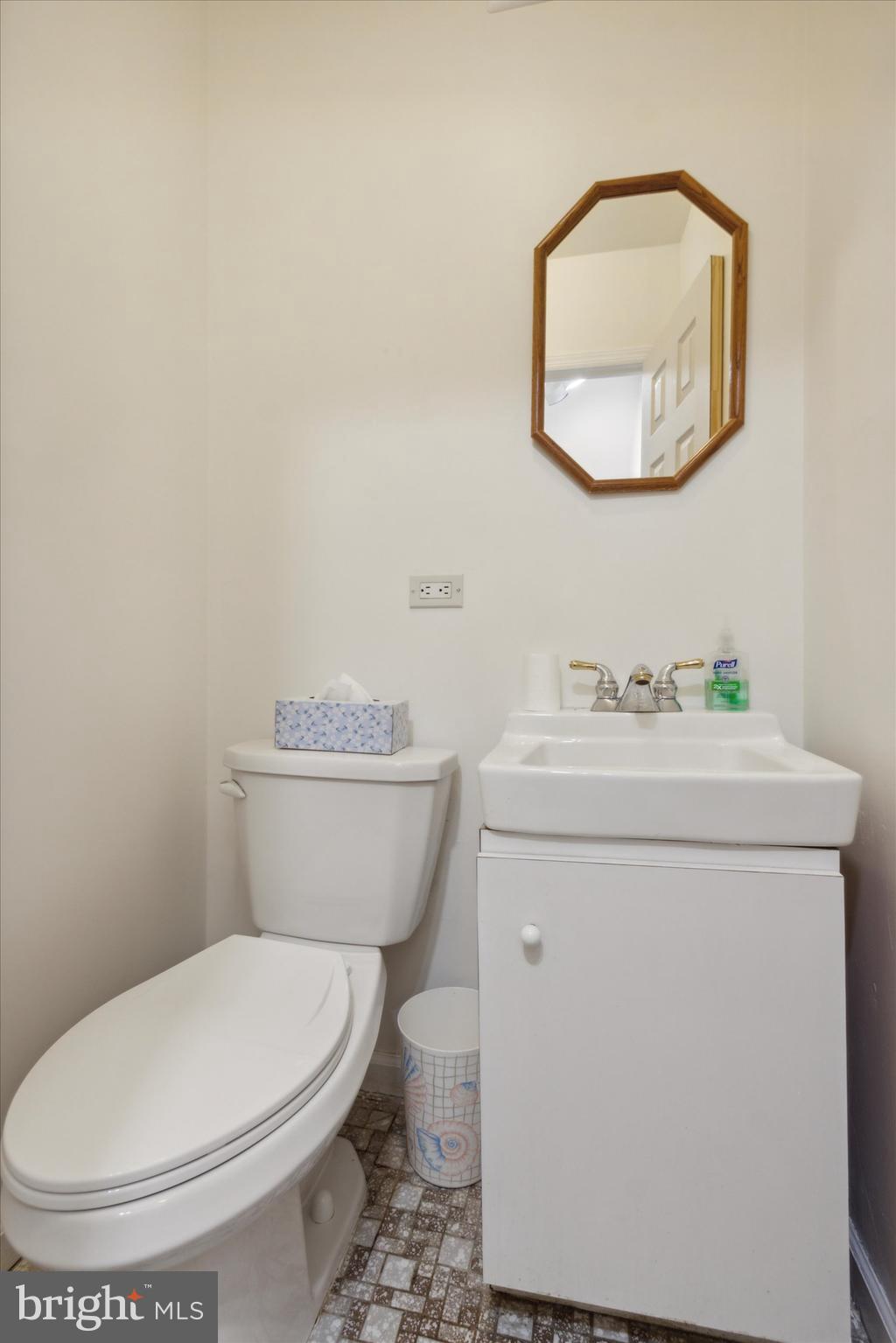 3584 Dows Road Philadelphia, PA 19154 - Photo 9 of 26 Powder Room
