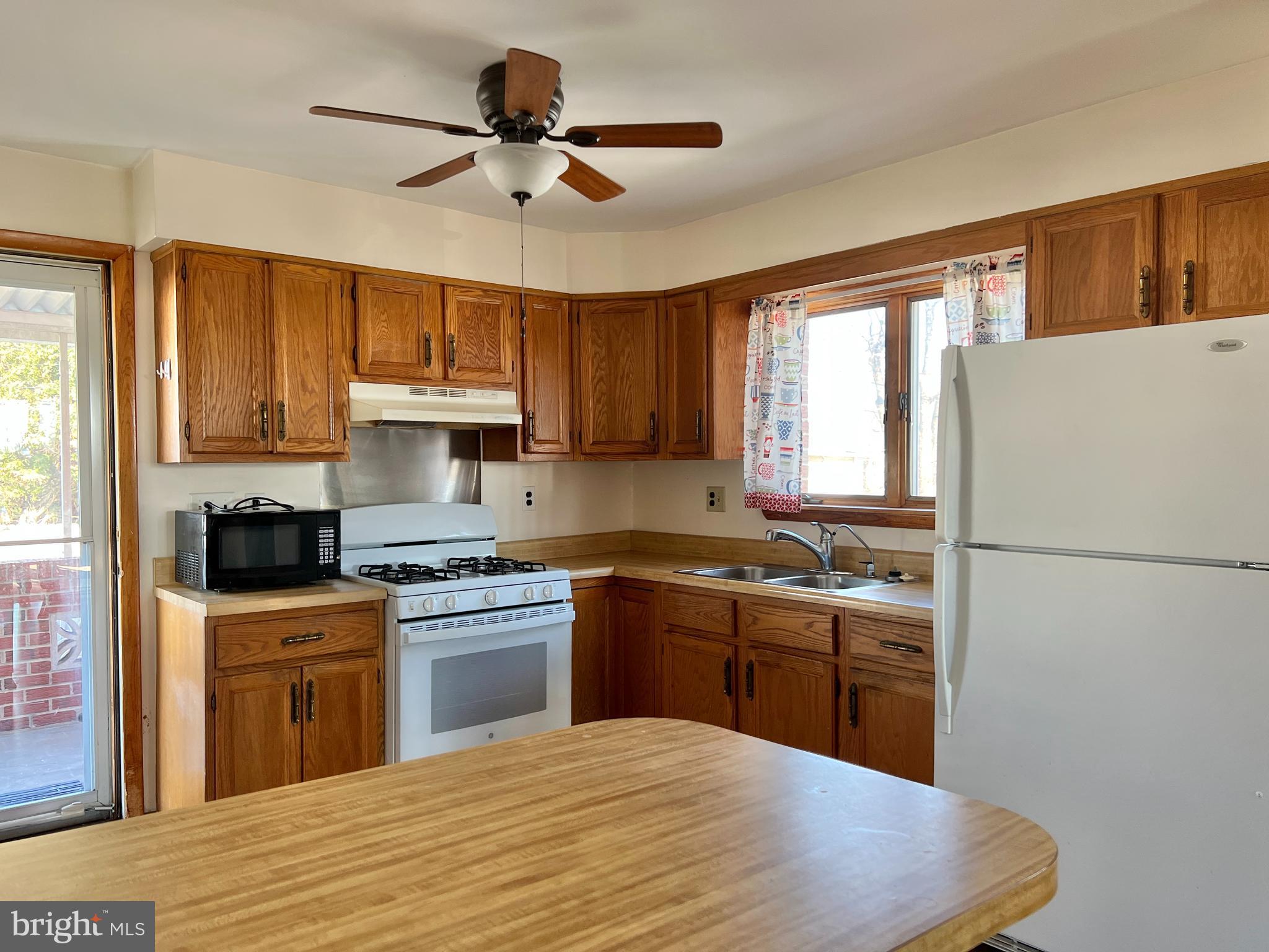 6928 Sollers Point Road Baltimore, MD 21222 - Photo 9 of 19