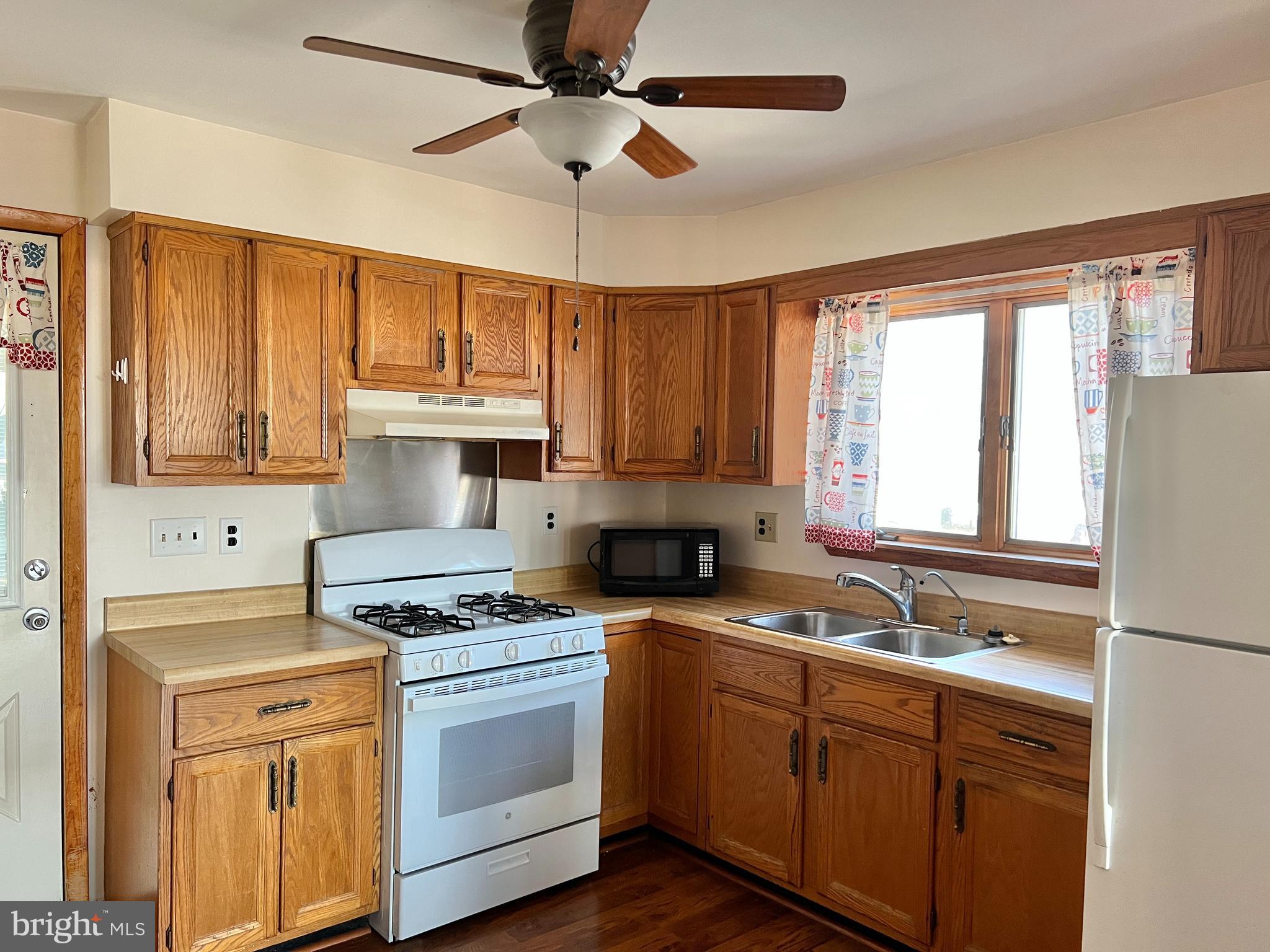 6928 Sollers Point Road Baltimore, MD 21222 - Photo 10 of 19