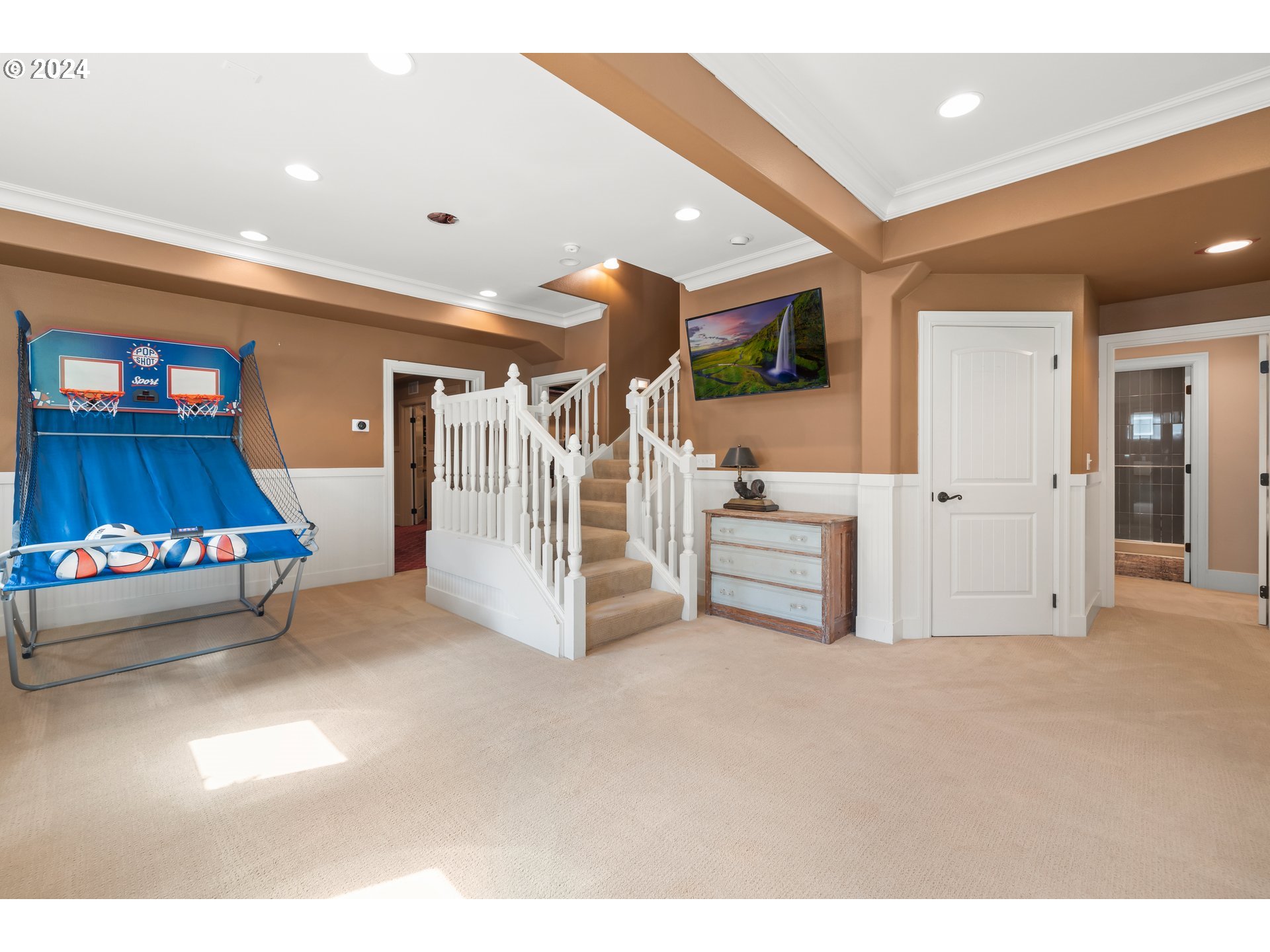 2534 Northwest Rhodes Lane Portland, OR 97229 - Photo 30 of 41 a view of livingroom with furniture and ceiling fan