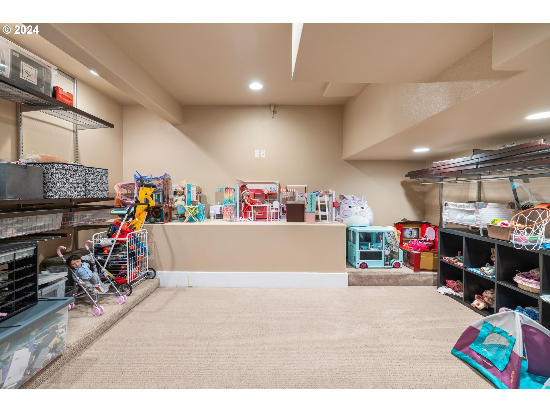 2534 Northwest Rhodes Lane Portland, OR 97229 - Photo 37 of 41