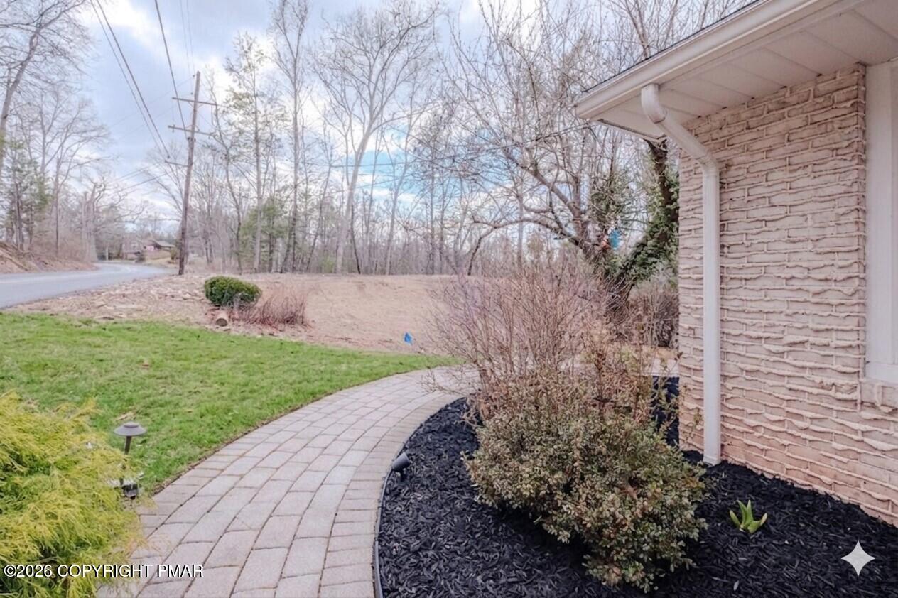 5261 Glenbrook Road Stroudsburg, PA 18360 - Photo 35 of 43 5261GBD-6 (black mulch)