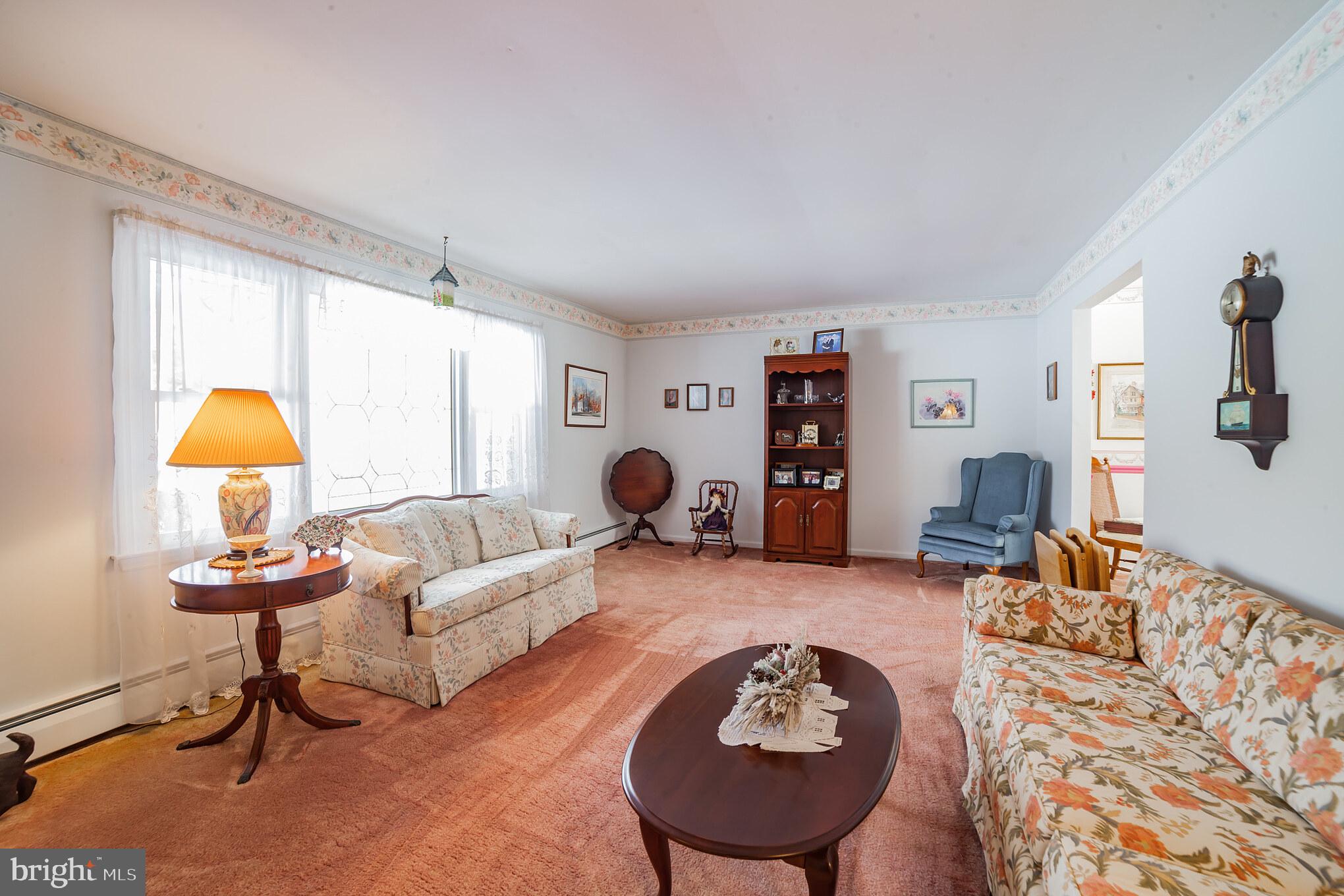 40 Walnut Bank Road Glenmoore, PA 19343 - Photo 3 of 26 Living Room