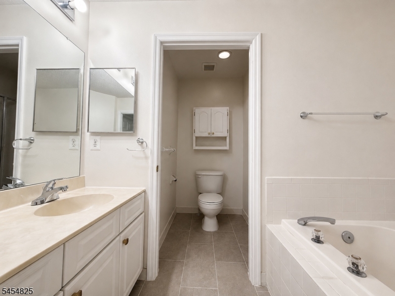 151 Prestwick Way Edison, NJ 08820 - Photo 17 of 22 Gallery Image 17