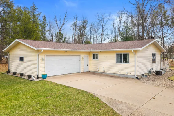 $434,900 | 936 Sussex Court, Rome, WI 54457
