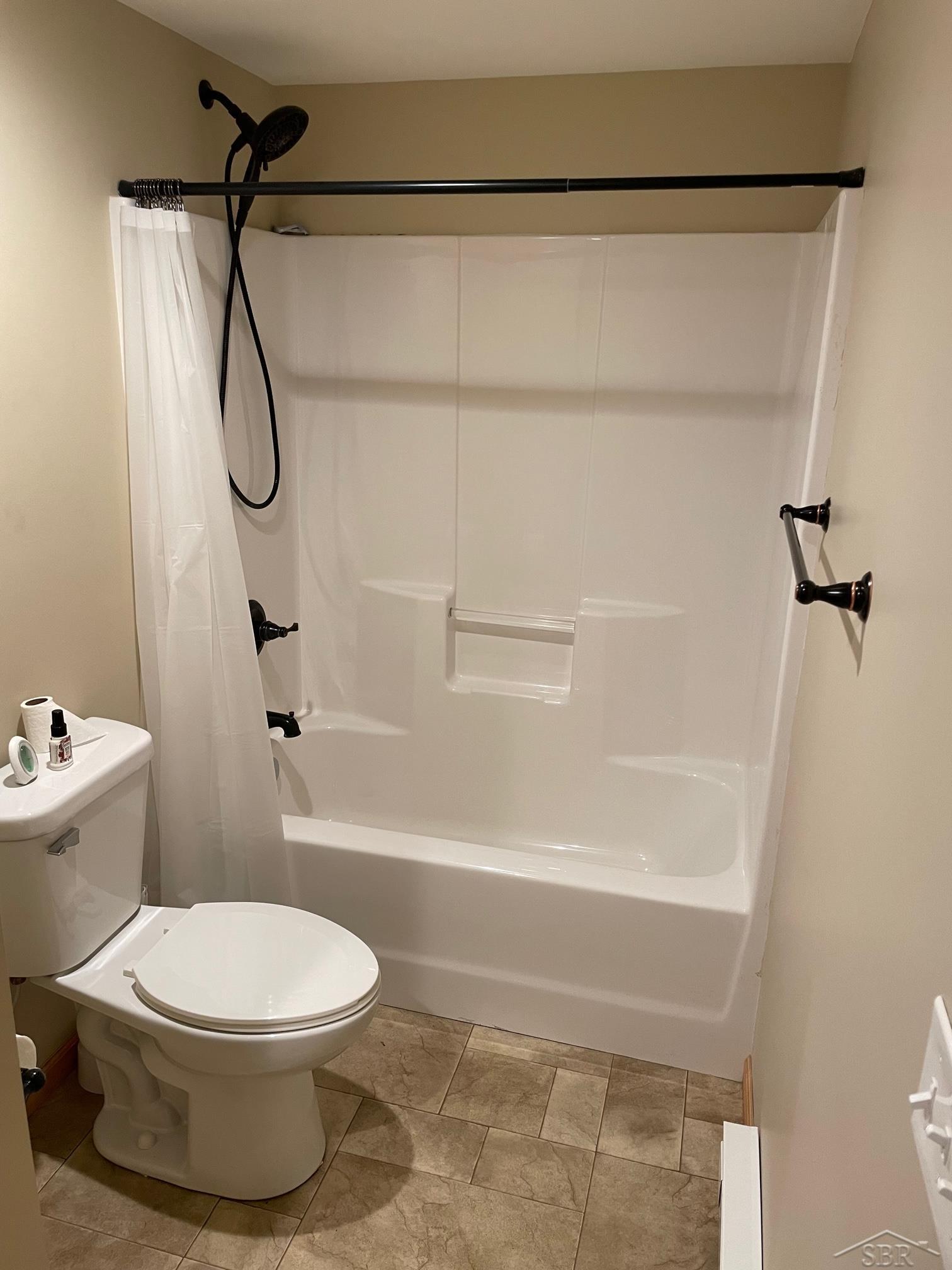 5757 Washburn Road Vassar, MI 48768 - Photo 15 of 28 50091983-14.JPG