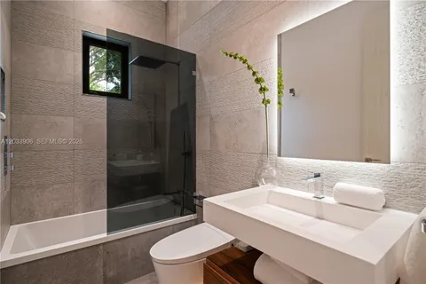 $4,995,000 | 6200 Southwest 83rd Avenue, Miami, FL 33143