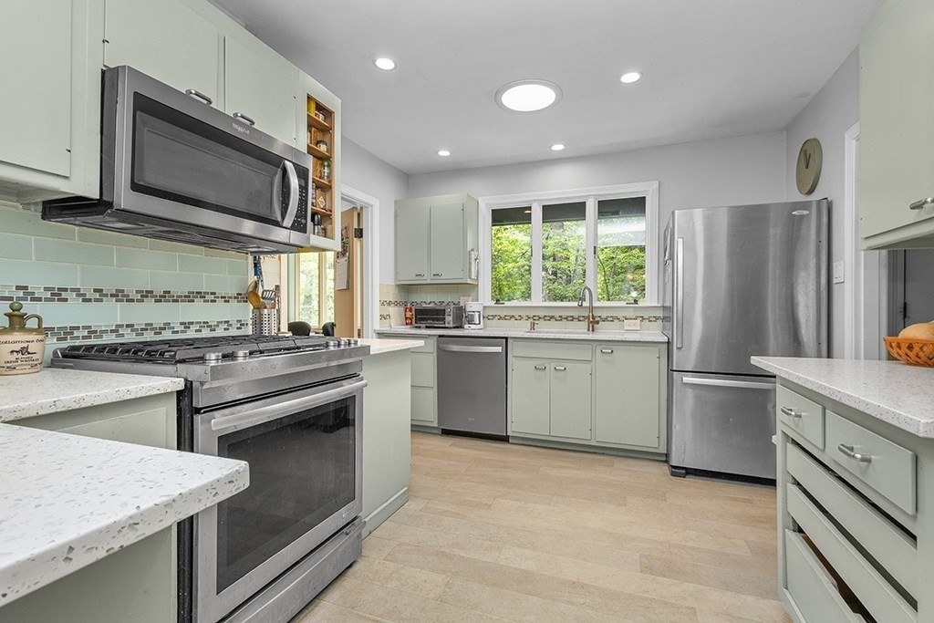 139 Stoney Lea Road Dedham, MA 02026 - Photo 10 of 29
