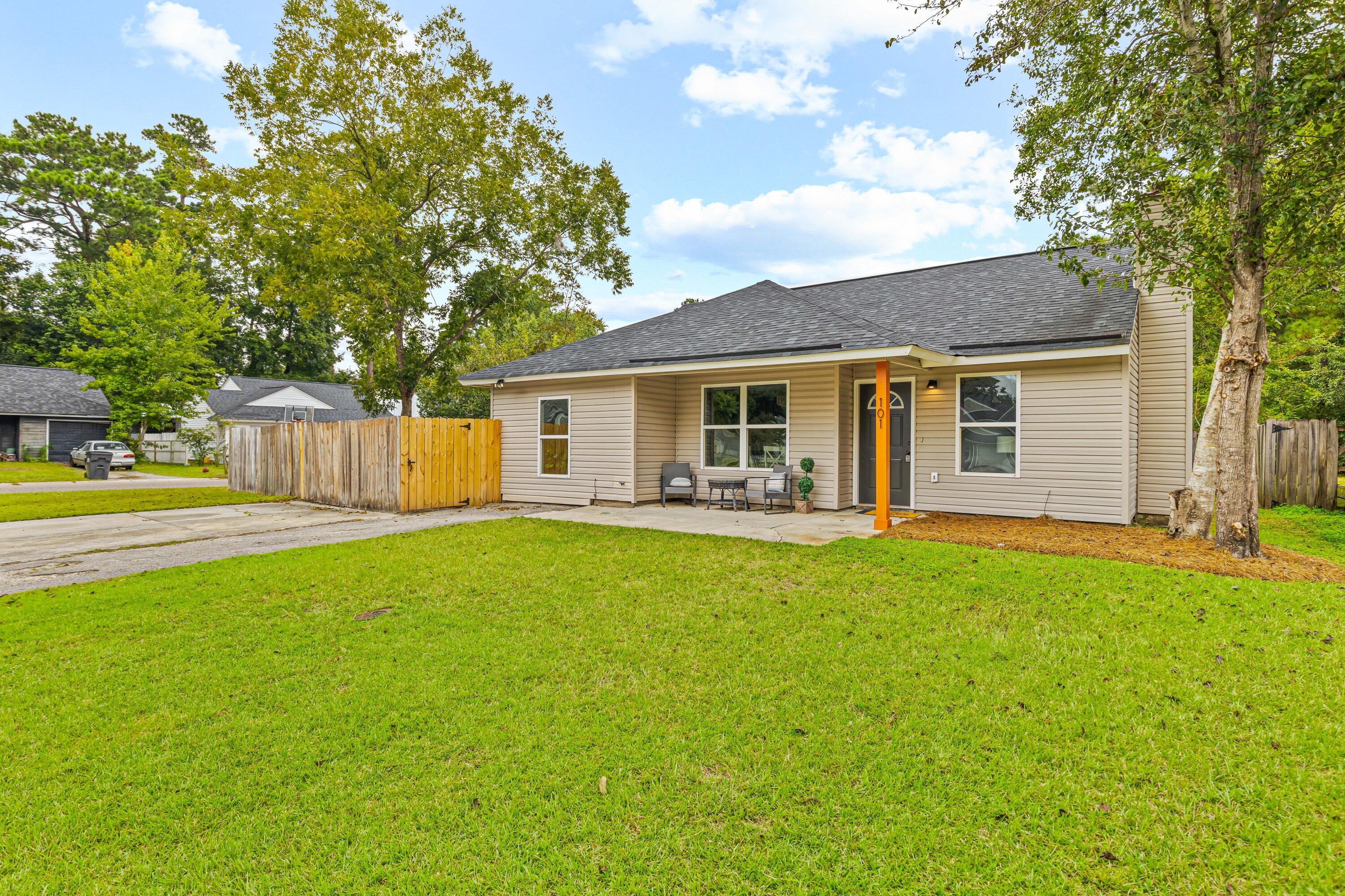 101 Robert Drive Ladson, SC 29456 - Photo 4 of 30 1G1A1821