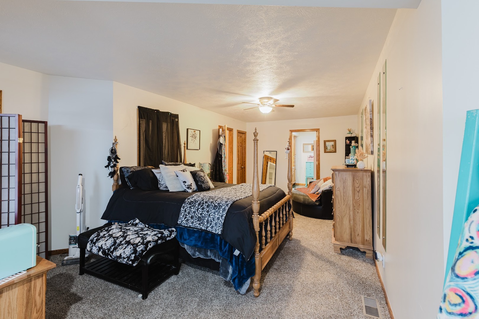 175 Oak Circle Goreville, IL 62939 - Photo 26 of 60 a living room with furniture and a couch