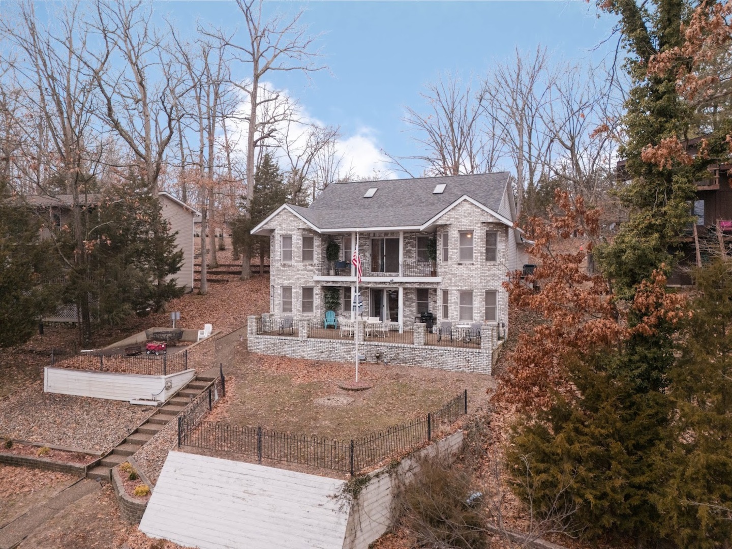 175 Oak Circle Goreville, IL 62939 - Photo 5 of 60 a front view of a house with a yard
