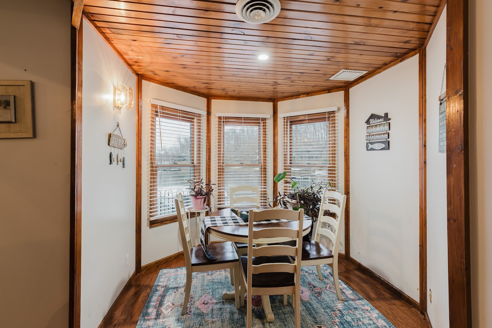 175 Oak Circle Goreville, IL 62939 - Photo 7 of 60 a dining room with furniture and large windows