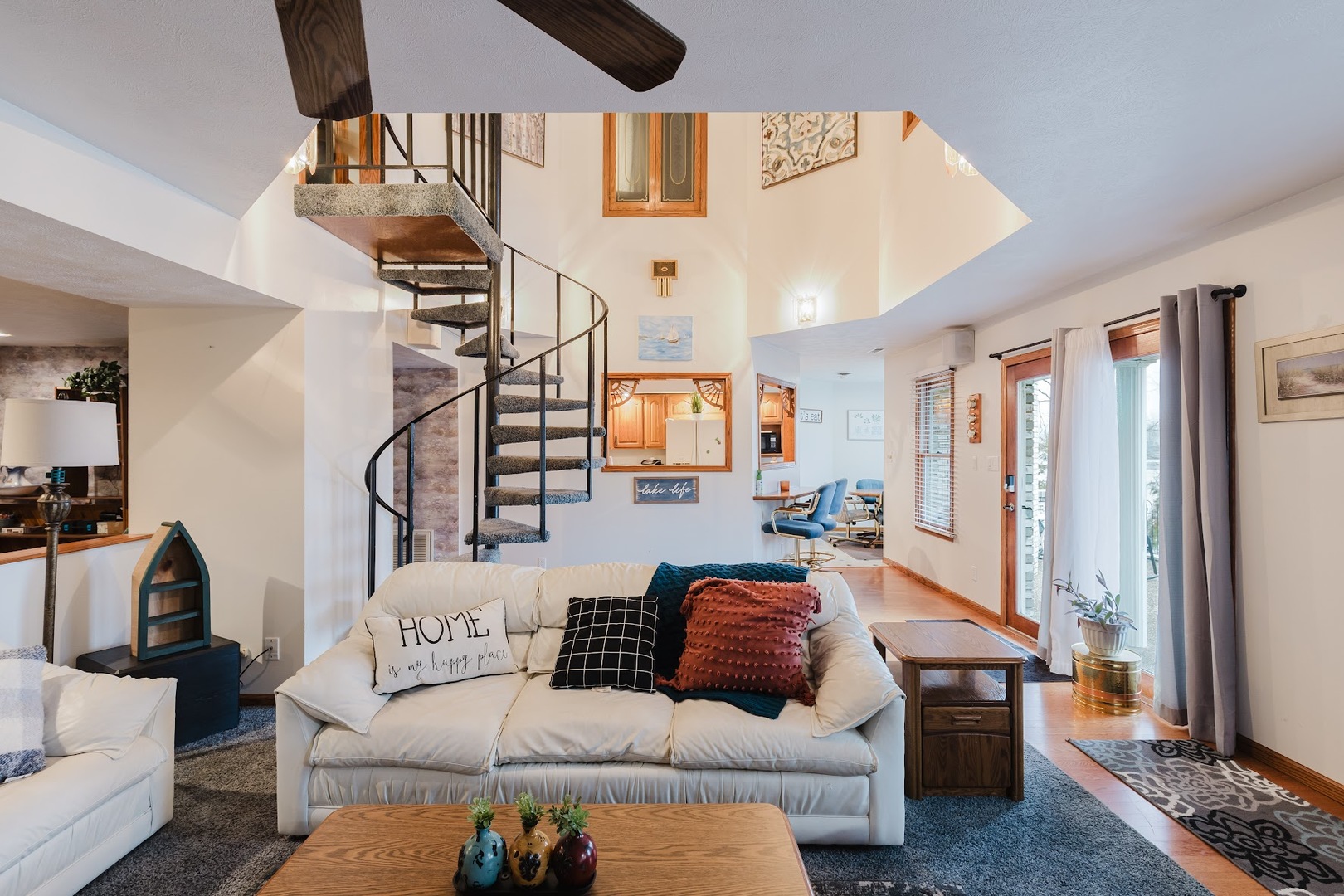 175 Oak Circle Goreville, IL 62939 - Photo 10 of 60 a living room with furniture and a painting on the wall