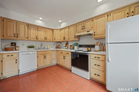 $335,000 | 21 Rockview Circle, Unit 21, Monroe, CT 06468